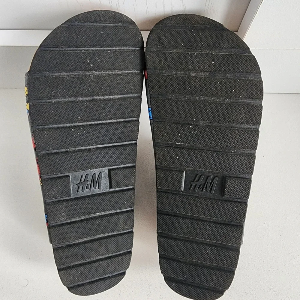 H&M Marvel Comics Avengers Boys Sandals Gray Multi Superhero Slides US 13.5 HTF